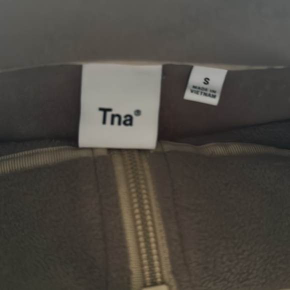 Aritzia half zip fleece - Soft Purple - Picture 3 of 4